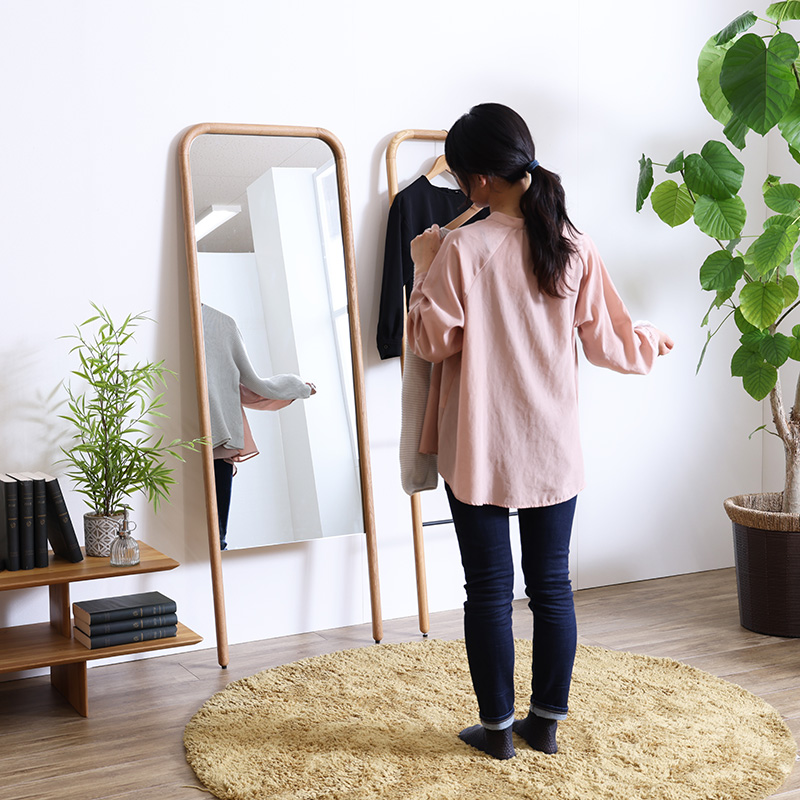 無垢材のフレームを使用したスタンドミラー「SUK(スーク)」のサイズ