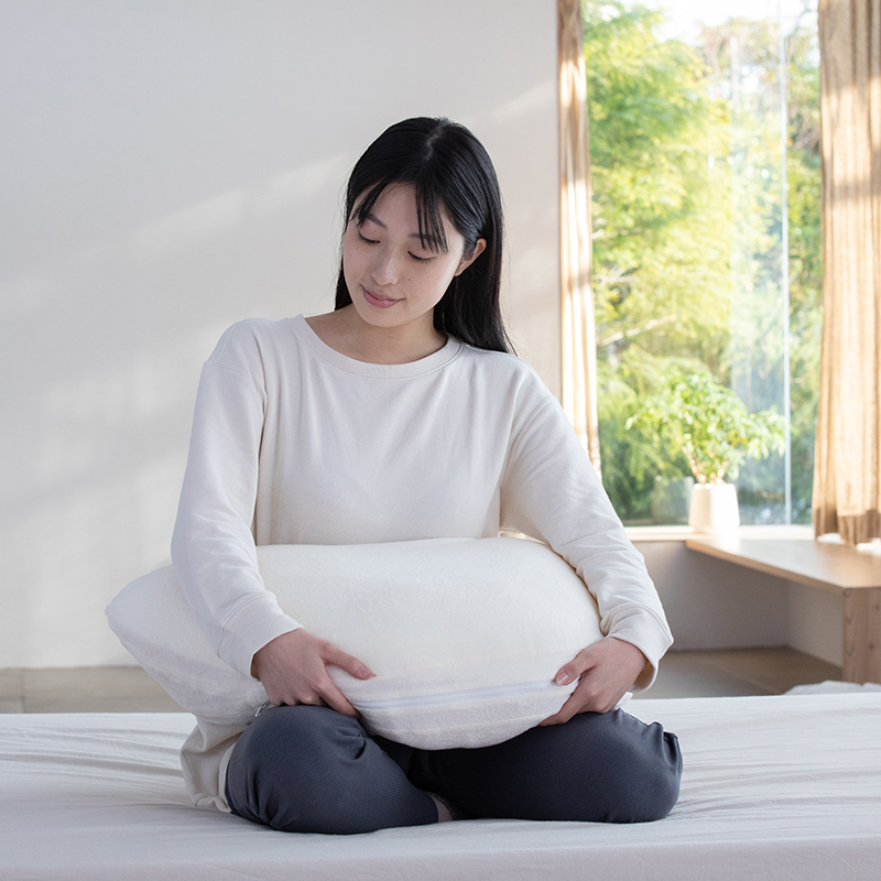 横向き寝専用枕「YOKONEGU(ヨコネグ)」のデザイン